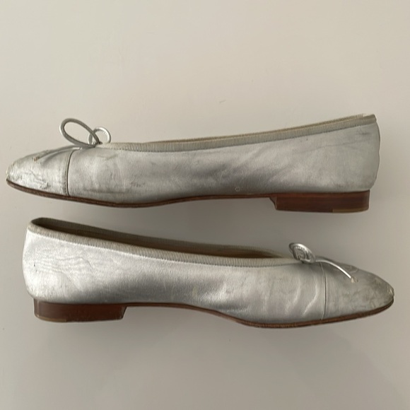 Chanel Silver Leather Ballet Flats - Picture 5 of 13